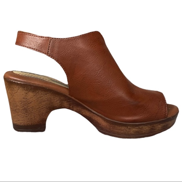 b.ø.c. by Born Sheila Clog Sandals - Picture 4 of 9